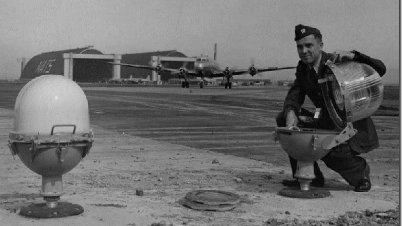 American Portable Runway Light