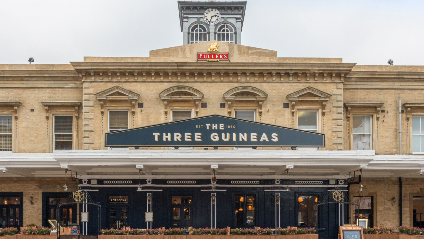 The Three Guineas, Reading